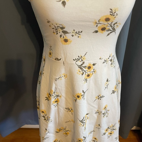 White, floral print sundress, Medium, Rue 21 - Picture 2 of 4